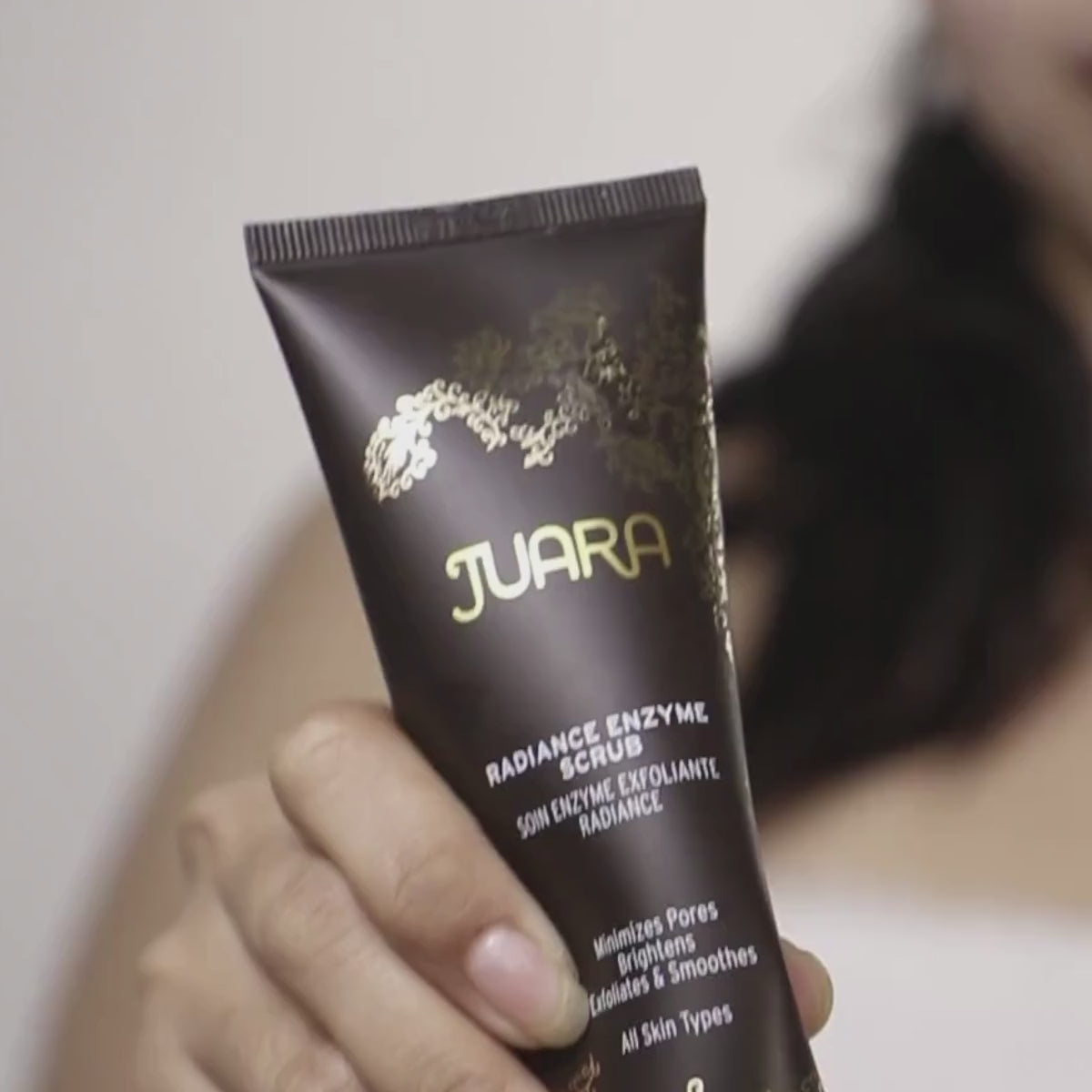 Radiance Enzyme Exfoliating Scrub with Turmeric, Jojoba & Clove